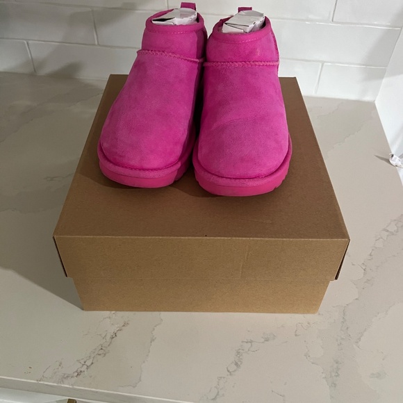 Uggs pink size 8 - Picture 3 of 8
